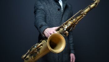 saxophone sax player musician instrument wind instrument brass wind jazz 693871